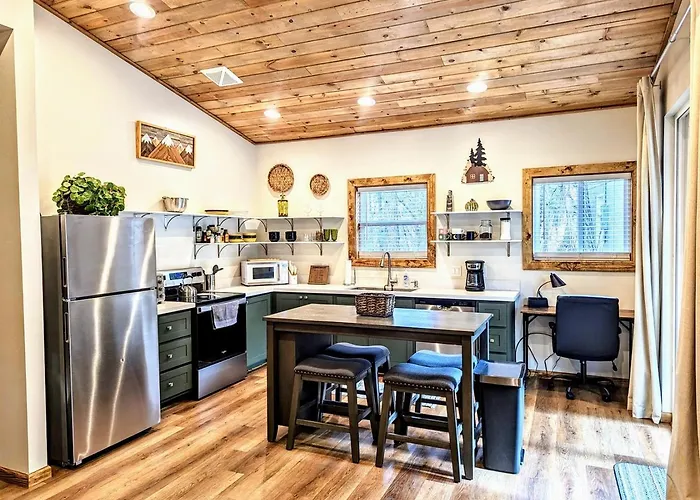 Relax & Recharge In Cozy 2br Retreat *