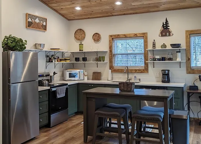 Relax & Recharge In Cozy 2br Retreat *