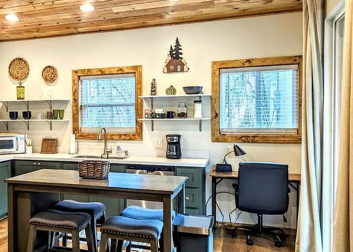 Holiday home Relax & Recharge In Cozy 2br Retreat *
