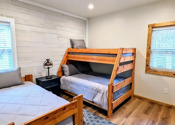 Relax & Recharge In Cozy 2br Retreat Holiday home