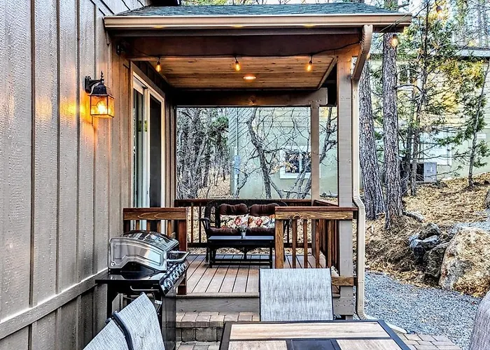 Relax & Recharge In Cozy 2br Retreat Holiday home *